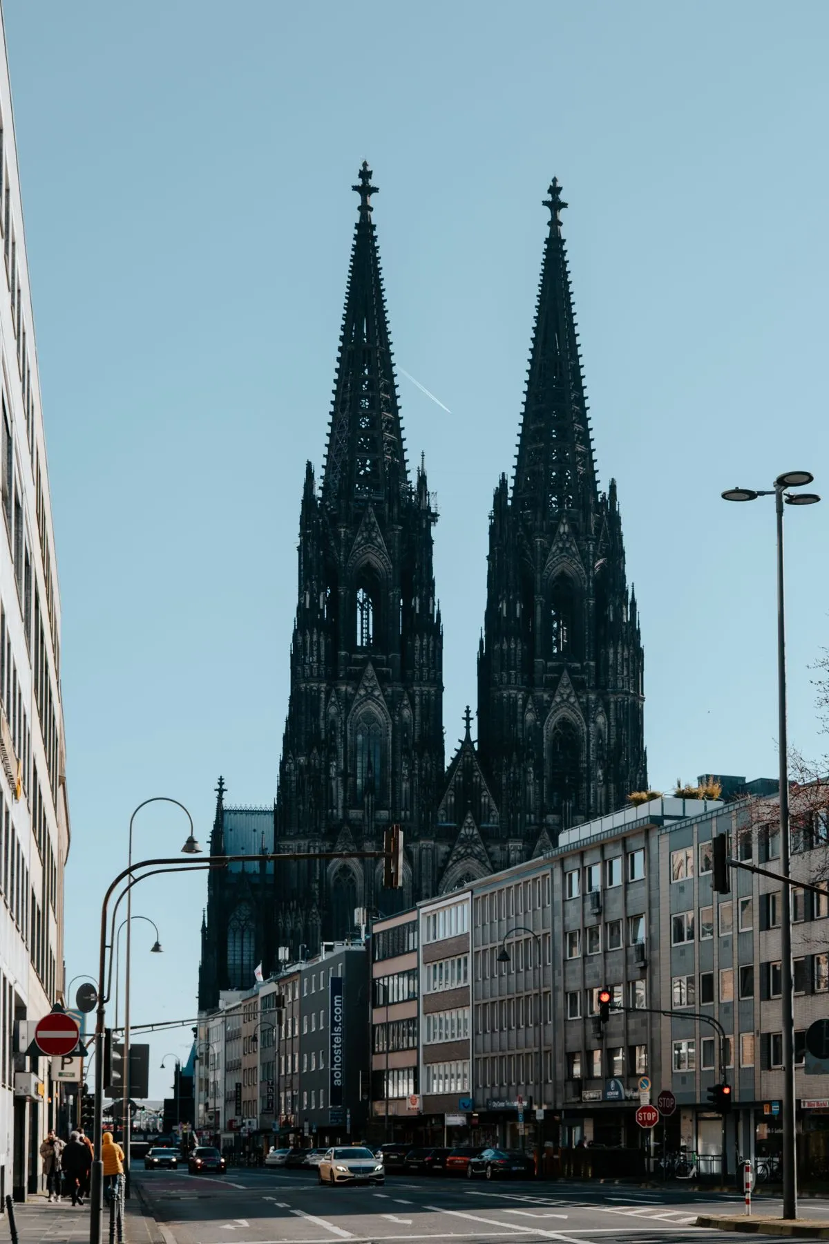 Kölner Dom im Stadtbild bei Tag