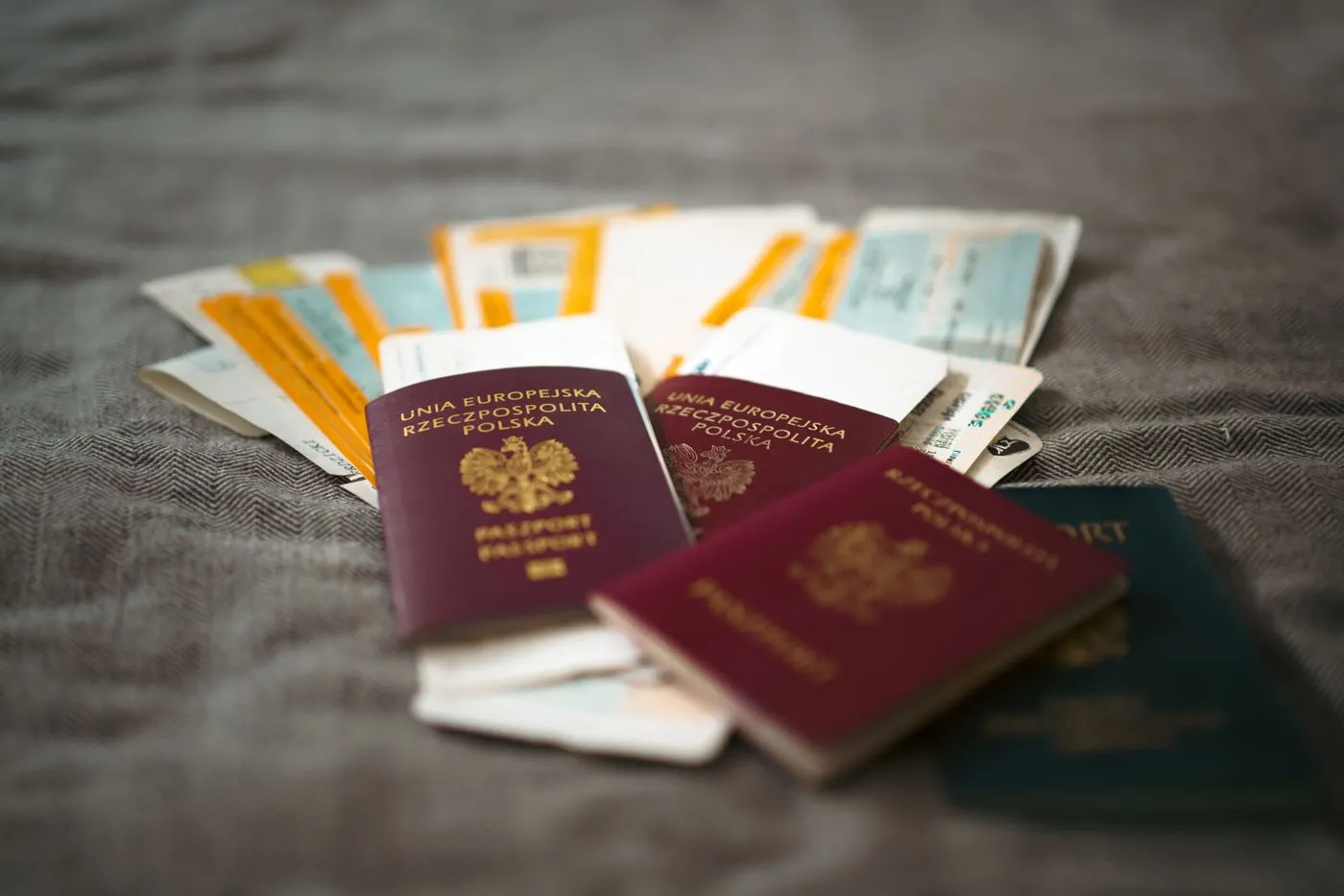 Reisepässe und Tickets als Symbol für das Reisen